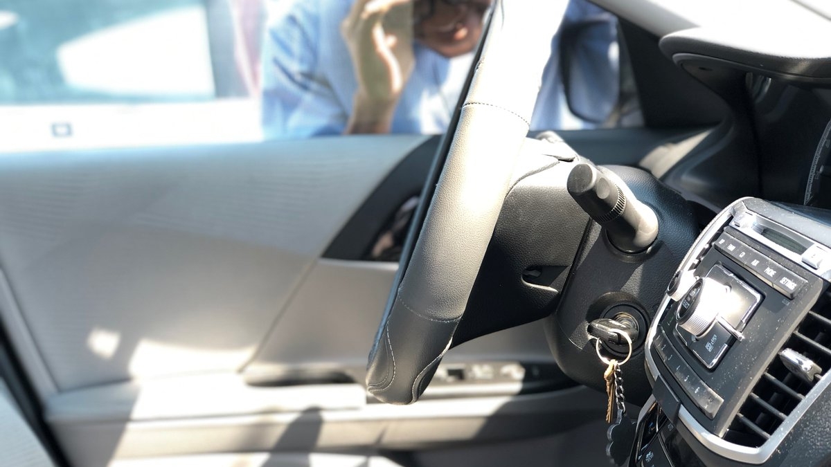 Ключи останься. Locked Keys in car. Local car Locksmith. Key Lockout service. Local Locksmith car Keys.